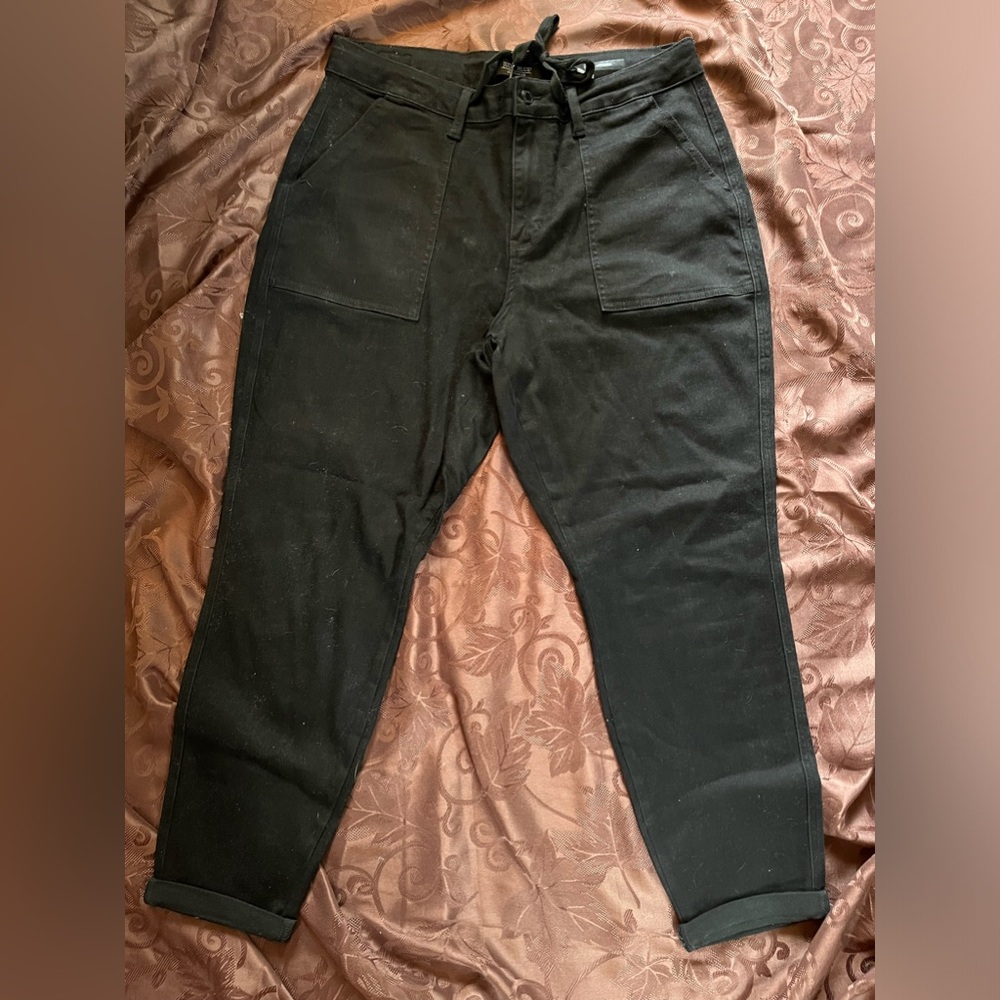 PLUS SIZE EVERYDAY JOGGER HIGH RISE STRAIGHT FIT.